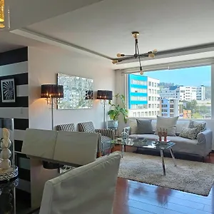 https://central-apartments-estrella.hotelsquito.com