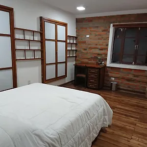 https://apartament-colonial-home.hotelsquito.com